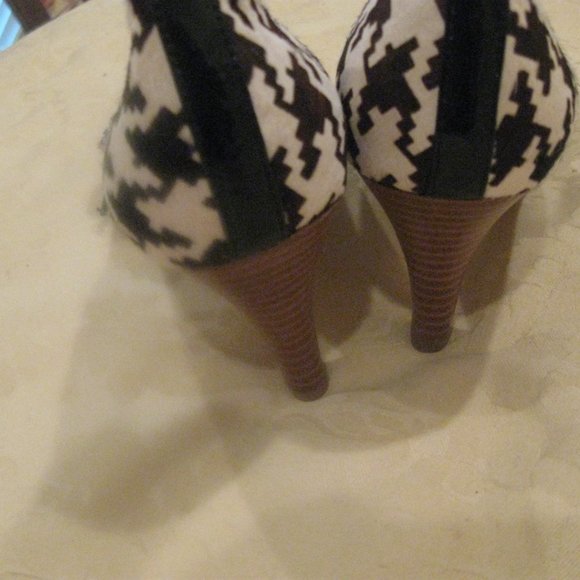 Naughty Monkey Shoe - Picture 3 of 3